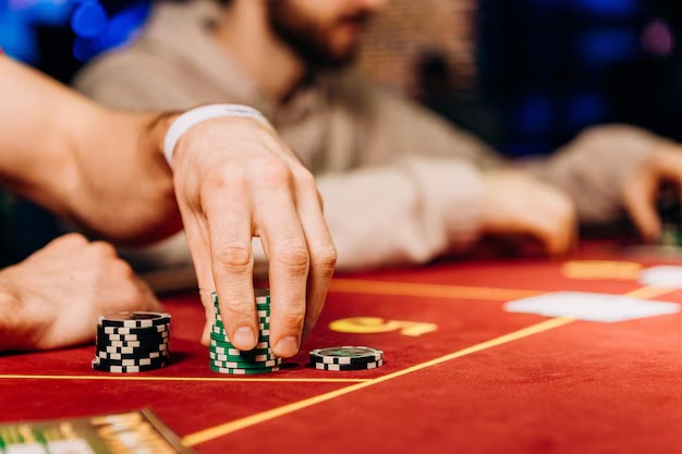 7evenluck mobile app interface showing live dealer tables and sportsbook markets